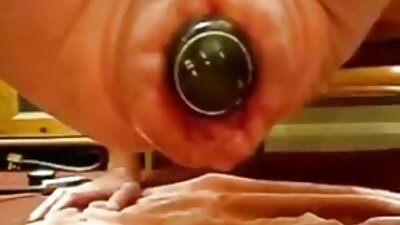 الصبي لم يستطع افلام سكس رومانسيه طويله مقاومة النظر تحت تنورتها